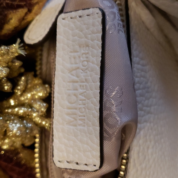 Michael kors crossbody - Picture 3 of 5